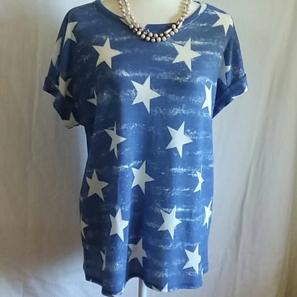 NWT. Star Print Top. - Picture 3 of 3